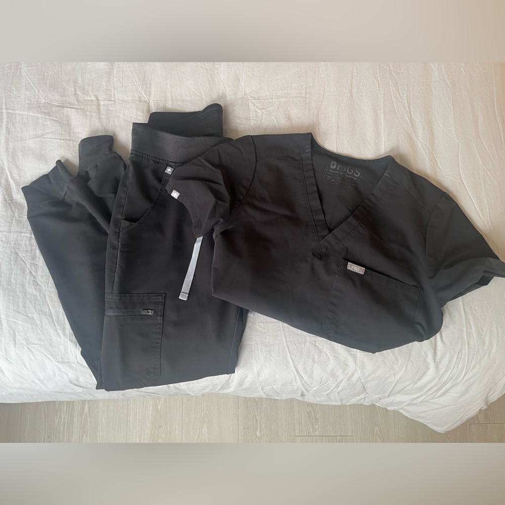 Figs Scrub Set - Top and Jogger Bottoms